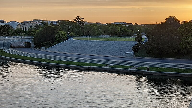 File:Watergate stairs.jpg