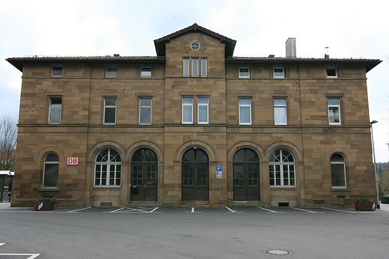 File:Weinsberg Bahnhof von Norden 20080412.jpg