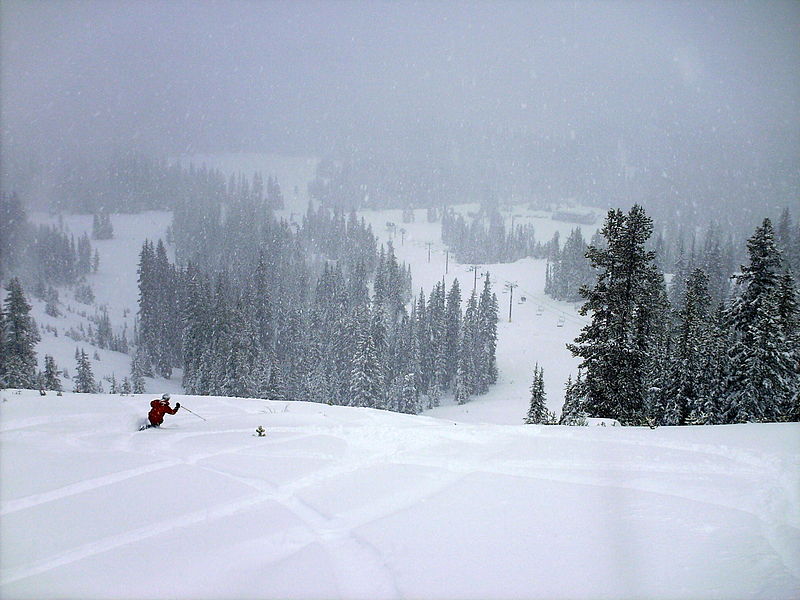 File:Wide view of downhill skier and slope.jpg