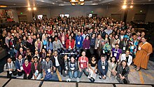 Photo de groupe des employés de la fondation Wikimedia en janvier 2020 (Source : https://w.wiki/4LYq)