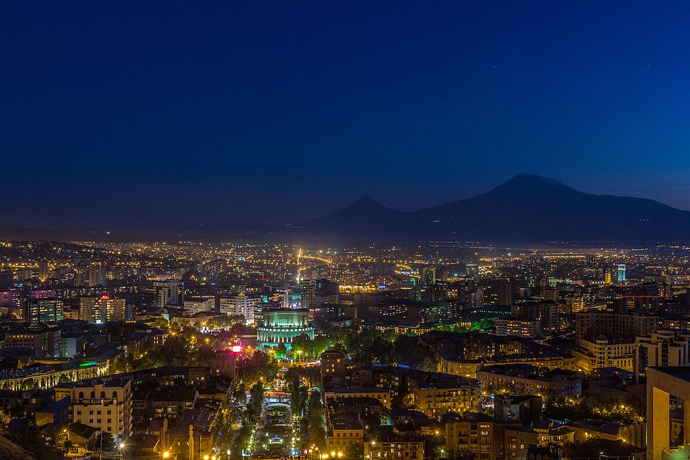 Yerevan at night.jpg
