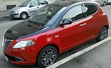 Una Lancia Ypsilon bicolore