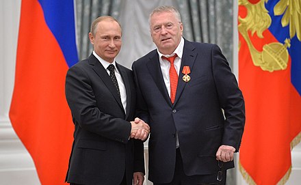 Prezydent Rosji Władimir Putin wręcza Order Aleksandra Newskiego Władimirowi Żyrinowskiemu, Kreml moskiewski, 21 maja 2015 r.