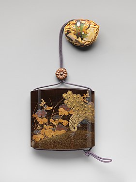 Inro s pavi in rožami, Koma Jasutada, obdobje Edo, 19. stoletje
