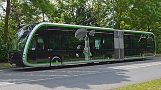 Bus (livrée verte) de la N1, à Longueau.