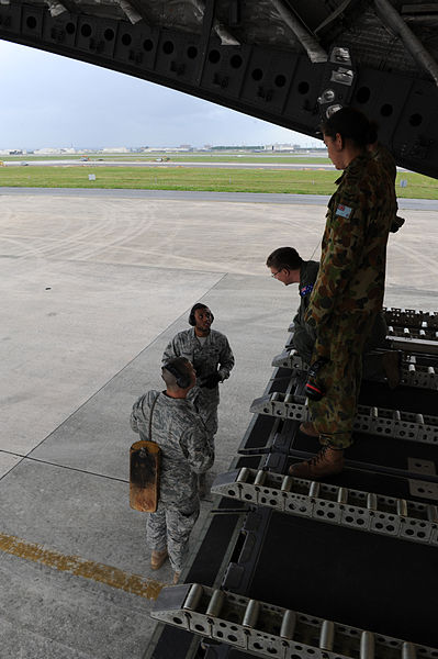 File:110324-F-AM028-159 RAAF C-17 at Kadena.jpg