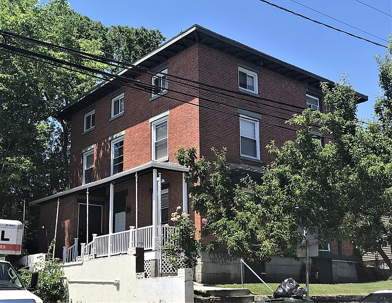 File:138 Huntington Street, Joseph C. Douglass House, New London.jpg