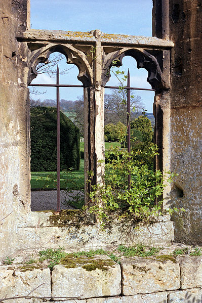 File:1992 Sudeley Castle ruins window Gloucestershire, England.jpg