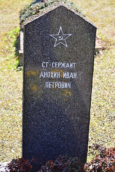 File:2016-04-13 GuentherZ (84) Zwettl Propstei Soldatenfriedhof 2.WK russisch.JPG