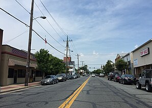 2016-06-11 11 03 54 Näkymä länteen pitkin Marylandin osavaltion tietä 132 (Bel Air Avenue) Howard Streetillä Aberdeenissä, Harford County, Maryland.jpg
