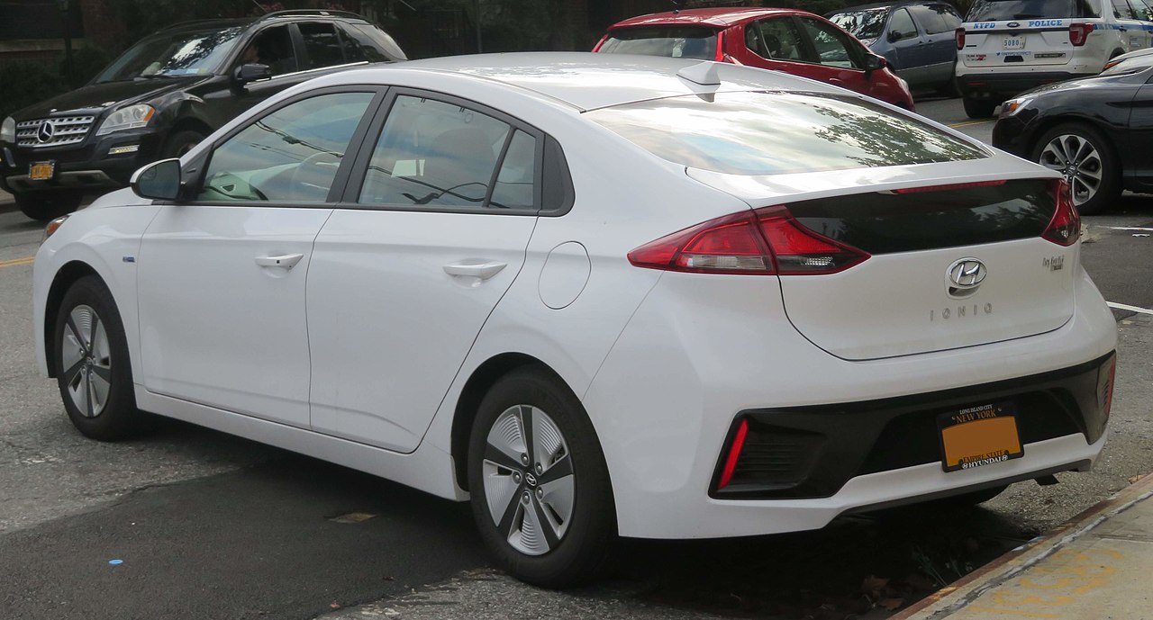 Image of 2017 Hyundai Ioniq Hybrid rear 1.27.18