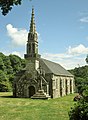 La chapelle Saint-Exupère et son calvaire : vue extérieure d'ensemble.