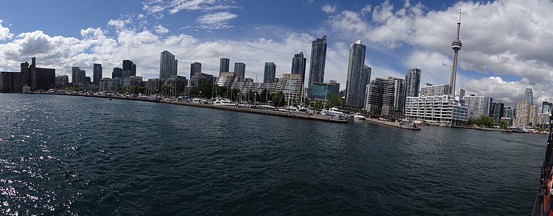 File:A panorama of Toronto, taken from the Empire Sandy, Canada Day, 2016 (1).JPG - panoramio.jpg