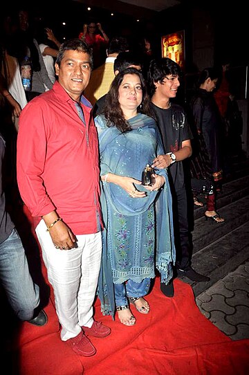 File:Aadesh Shrivastav, Vijeyta Pandit at the special screening of 'Bol Bachchan' 21.jpg