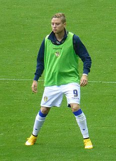 Adryan Oliveira Tavares es un futbolista brasileño. Juega de mediocampista en el Avaí del Campeonato Brasileño de Serie B.