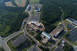 Beacon Hall, Hylton Performing Arts Center, EDGE, Laboratório de Ciências da Vida, Discovery Hall, Edifício Occoquan, Freedom Aquatic and Fitness Center, Bull Run Hall, Laboratório de Pesquisa Biomédica [e]