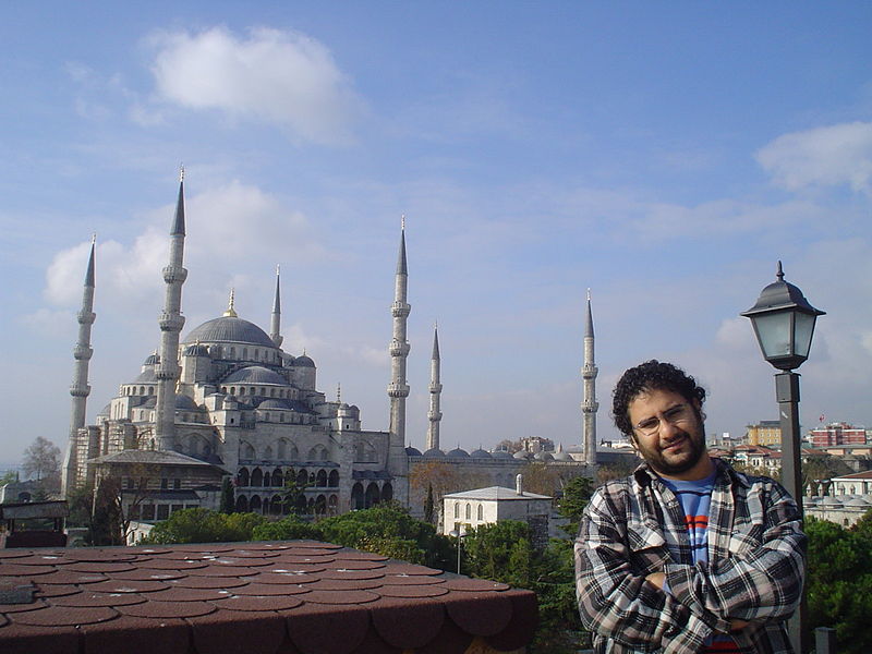 File:Alaa Abd El-Fatah next to Sultan Ahmed Mosque.jpg