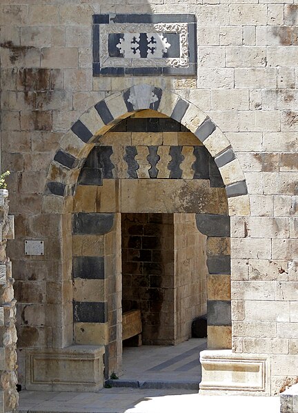 File:Aleppo citadel detail of entrance to inner gateway seen from outside (15).jpg