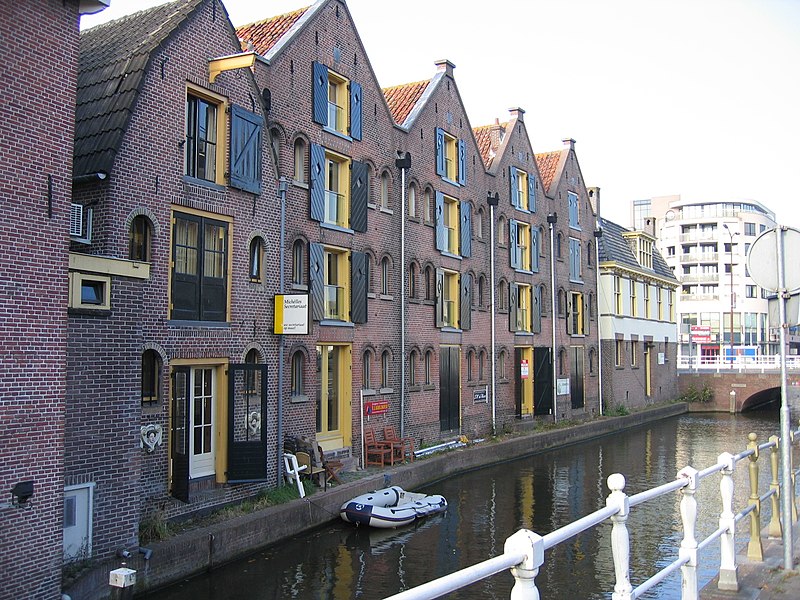 File:Alkmaar Houses.JPG