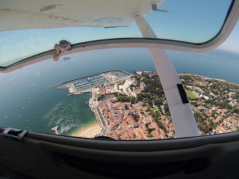 File:Amazing view from 1000 feet over Cascais Bay (9429653569).jpg