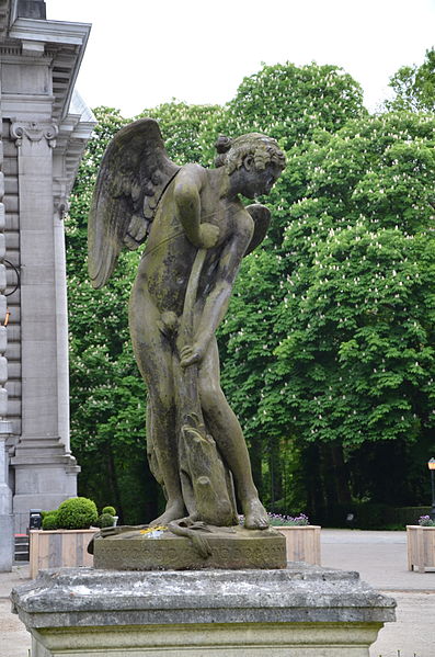 File:Amour by Bouchardon, Park van Tervuren.JPG