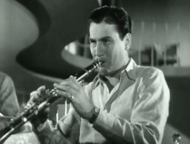 Artie Shaw playing the clarinet (image by Wikimedia Commons)