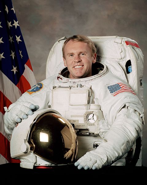 Astronaut Andy Thomas, 1998 medal recipient
