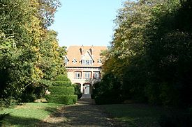 Aubergenville - Château de Montgardé01.jpg