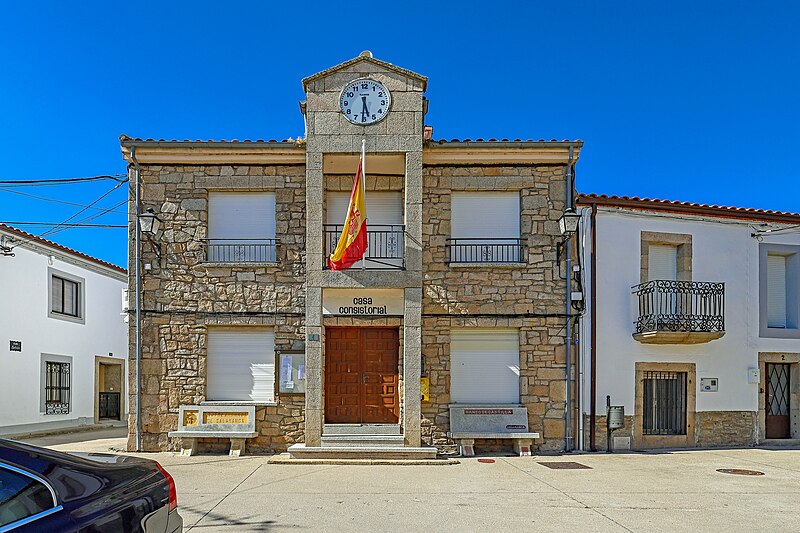 File:Ayuntamiento de La Almendra.jpg