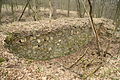 Čeština: Zadní část přední hradby zříceniny hradu Čalonice u Dalešic, okr. Třebíč. English: Back part of front wall of Čalonice castle near Dalešice, Třebíč District.