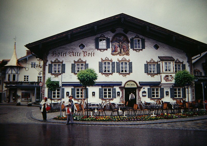 File:Bavaria Oberammergau Hotel & Mural (9812958574).jpg