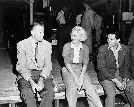 Le réalisateur Tay Garnett avec Lana Turner et John Garfield lors du tournage du film.
