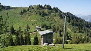 the Baumgartenhöhe with the mountain station of the cable car