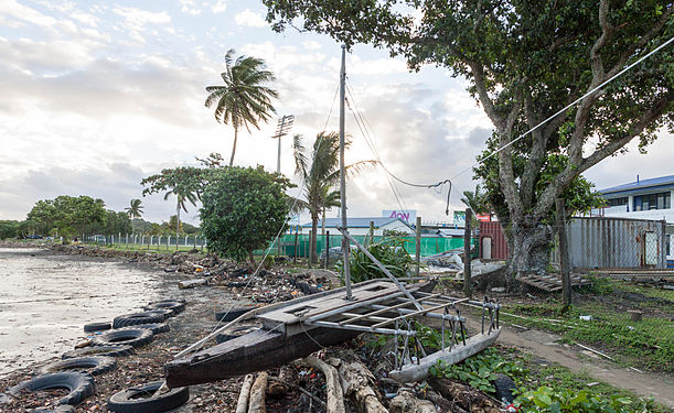 Ein Boot im Wattenmeer vor Suva