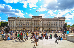 Image 9Tourists at Buckingham Palace. (from Tourism in London)