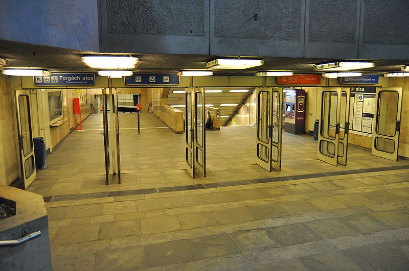 File:Budapest, metró 3, Forgách utca, 12.jpg