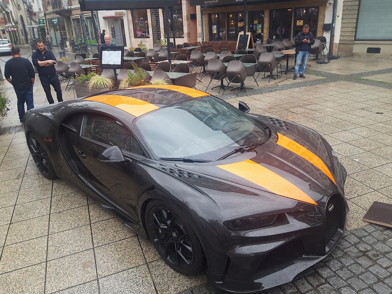 File:Bugatti Chiron Super Sport 300+ - Molsheim 6.jpg - Wikimedia