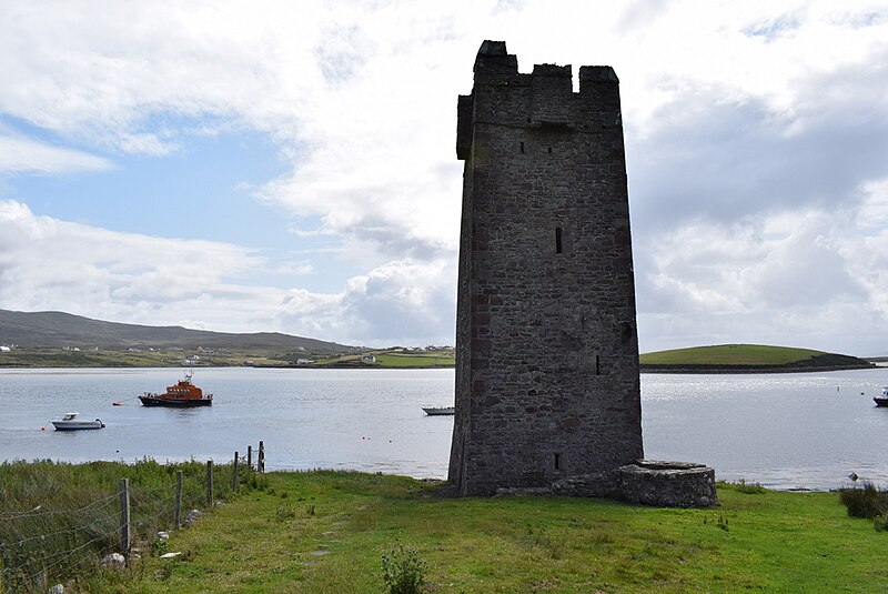 File:Caistleán Ghráinne, Carrickkildavnet, Achill Island - geograph.org.uk - 6217104.jpg