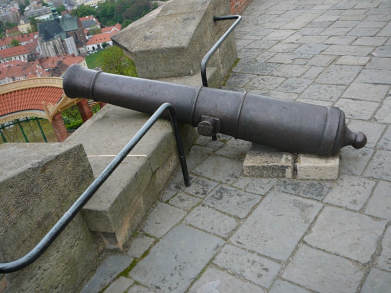 File:Cannon on the Špilberk.JPG