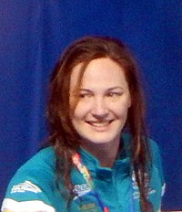 Cate Campbell - Kazaň 2015 - Slavnostní vítězství 100 m freestyle.jpg