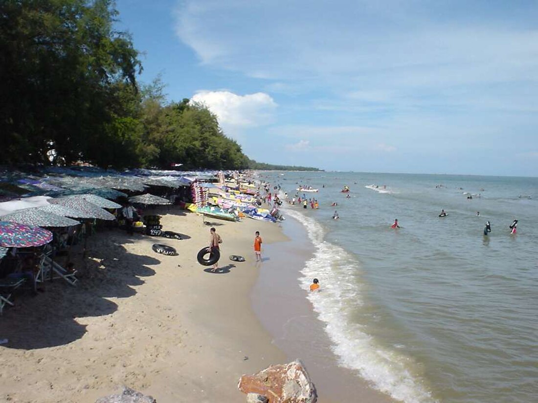 File:Cha Am Beach.jpg