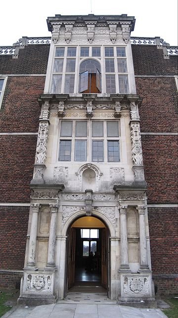 File:Charlton_House_Porch.jpg