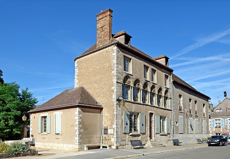 File:Chartres - Maison canoniale 01.jpg