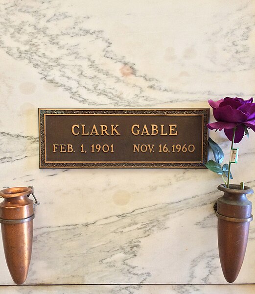 File:Clark Gable Grave.JPG