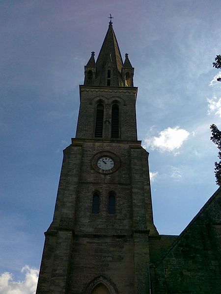 File:Clocher Église Saint-Pierre d'Amblie 15092013513.jpg