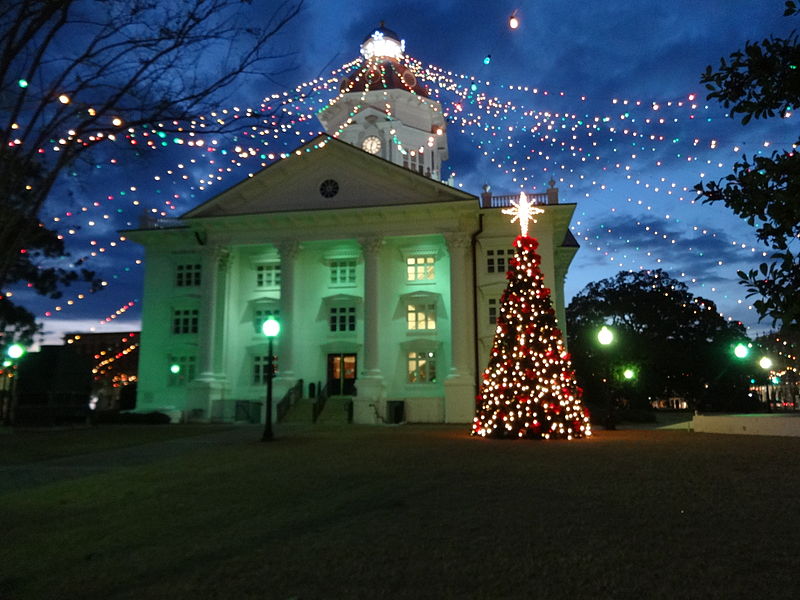 File:Colquitt County Courthouse (upper East face) at night, Dec 2014.JPG