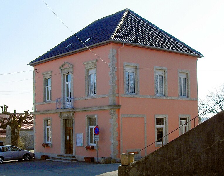 File:Croix, Mairie.jpg