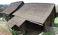 Chłopska zagroda z Luzne - chałupa - dach English: Peasant Farmstead from Luzna - a roof