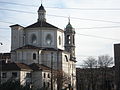 Esterno, da Piazza Fontana.