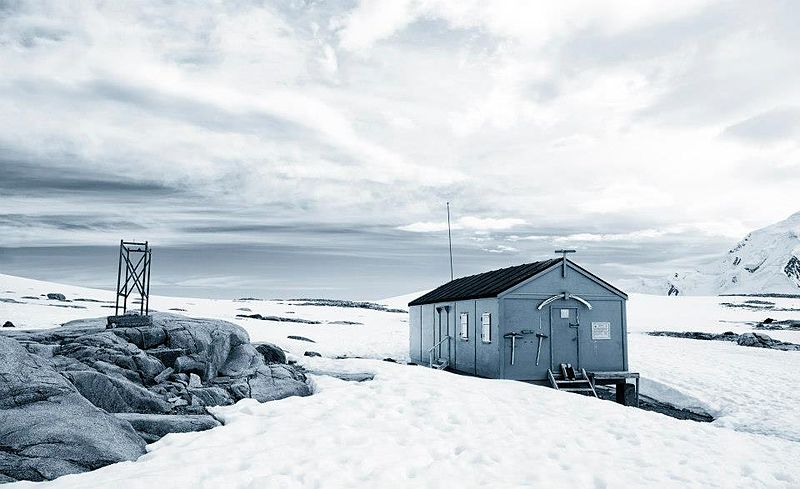 File:Damoy Point Hut (Station L) Wiencke Island.jpg